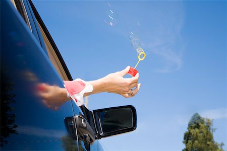 simsearch:673-02143413,k - Woman blowing bubbles out car window Stock Photo - Premium Royalty-Free, Code: 673-02141583