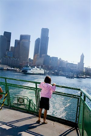 simsearch:700-05837524,k - Young girl standing on dock overlooking city bay Foto de stock - Sin royalties Premium, Código: 673-02141630