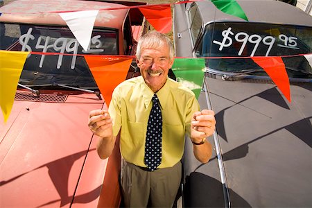 pennant flag - Used car salesman and cars Foto de stock - Sin royalties Premium, Código: 673-02141789