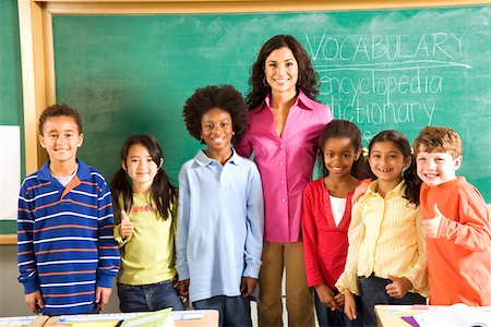 Portrait of female teacher and students in classroom Foto de stock - Sin royalties Premium, Código: 673-02141934