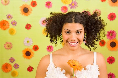 frilled - Portrait of woman holding flower Foto de stock - Sin royalties Premium, Código: 673-02142177