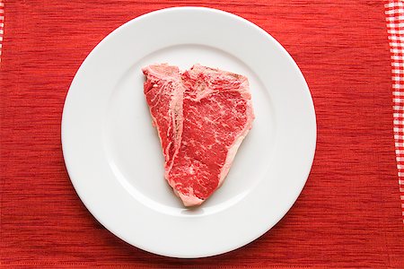 Raw steak on plate Fotografie stock - Premium Royalty-Free, Codice: 673-02142718