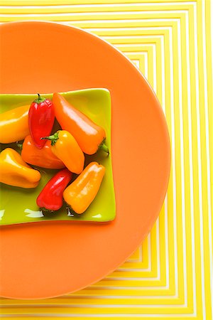 delicious vegetable - Assorted peppers on plate Foto de stock - Sin royalties Premium, Código: 673-02142730