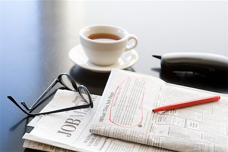 Circled classified ad next to coffee cup and telephone Stock Photo - Premium Royalty-Free, Code: 673-02142784