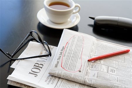 Circled classified ad next to coffee cup and telephone Stock Photo - Premium Royalty-Free, Code: 673-02142783