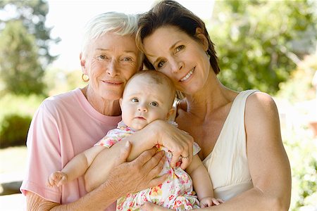 Grandmother and mother holding baby Foto de stock - Sin royalties Premium, Código: 673-02142904