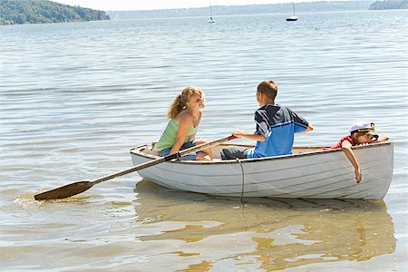 Boy and girl in row boat with young sibling Fotografie stock - Premium Royalty-Free, Codice: 673-02142960