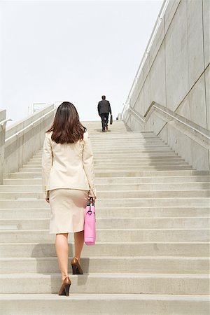 Businesspeople walking up steps Foto de stock - Sin royalties Premium, Código: 673-02142982