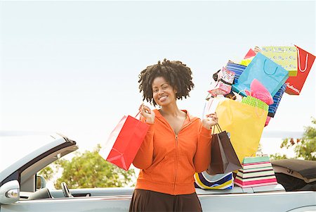 shopping convertible - Femme africaine à côté de la voiture remplie de sacs à provisions Photographie de stock - Premium Libres de Droits, Code: 673-02143382