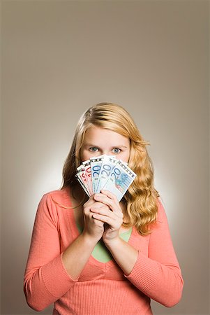 euro - Teenage girl holding money in front of face Foto de stock - Sin royalties Premium, Código: 673-02143441