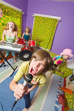 Kids playing instruments in band Foto de stock - Sin royalties Premium, Código: 673-02143552