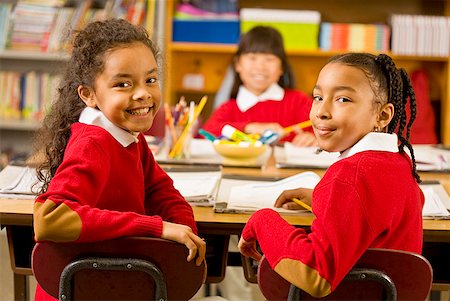 simsearch:673-02143704,k - Multi-ethnic girls sitting in classroom Foto de stock - Sin royalties Premium, Código: 673-02143658