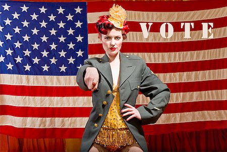 entertainer retro - Woman wearing military jacket in front of American flag Foto de stock - Sin royalties Premium, Código: 673-02143768