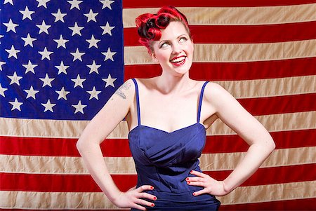 entertainer retro - Woman with hands on hips in front of American flag Foto de stock - Sin royalties Premium, Código: 673-02143762