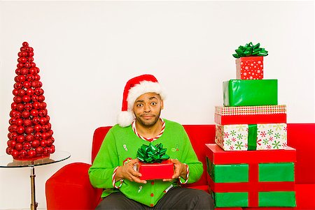 simsearch:673-02143816,k - African man holding Christmas gift Stock Photo - Premium Royalty-Free, Code: 673-02143814