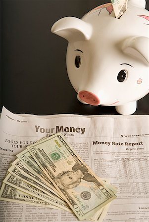 Piggy bank, cash and financial section of newspaper Foto de stock - Sin royalties Premium, Código: 673-02216490