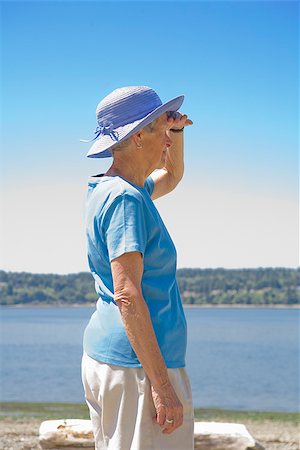 simsearch:673-02386328,k - Woman standing at a beach, Washington State, USA Foto de stock - Sin royalties Premium, Código: 673-02386313