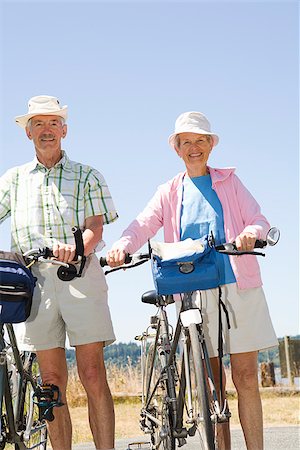 simsearch:673-02386328,k - Couple with their bicycles, Washington State, USA Foto de stock - Sin royalties Premium, Código: 673-02386331