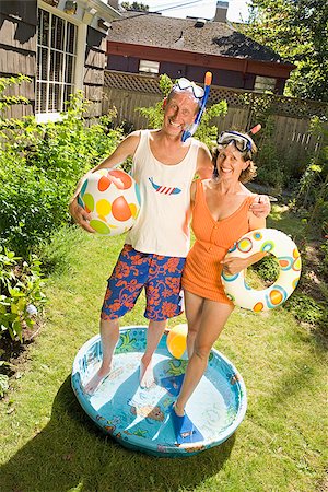 simsearch:673-02386570,k - Couple wearing snorkels and standing in a wading pool Stock Photo - Premium Royalty-Free, Code: 673-02386592