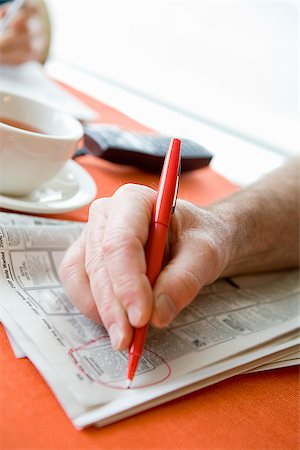 Man researching classifieds Foto de stock - Sin royalties Premium, Código: 673-02801260