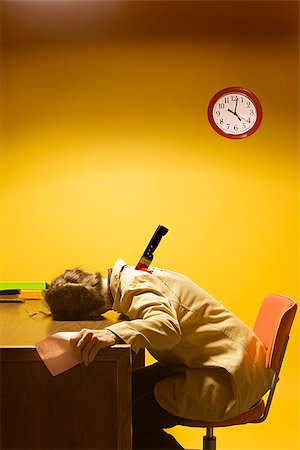 Femme décédée au Bureau a poignardé dans le dos Photographie de stock - Premium Libres de Droits, Code: 673-02801394