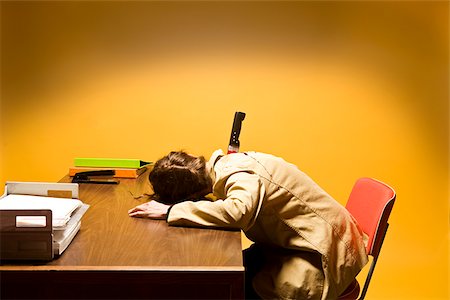 Femme décédée au Bureau a poignardé dans le dos Photographie de stock - Premium Libres de Droits, Code: 673-02801396