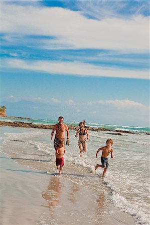 family running on beach in mexico Stock Photo - Premium Royalty-Free, Code: 673-03405685