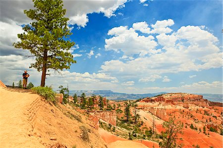 man standing on bluff in bryce canyon, utah Foto de stock - Sin royalties Premium, Código: 673-03405839