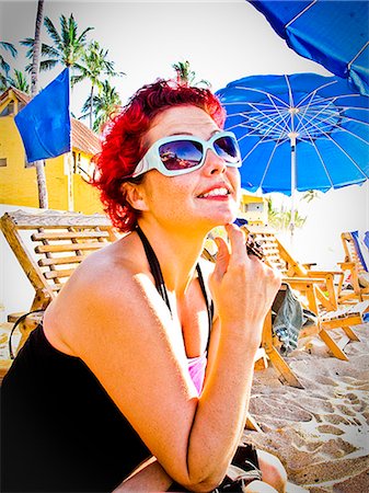 woman sitting at beach café Stock Photo - Premium Royalty-Free, Code: 673-03623183