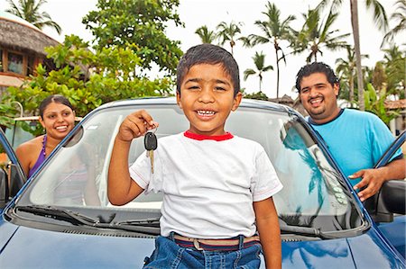 young mexican family with car Stock Photo - Premium Royalty-Free, Code: 673-03623240