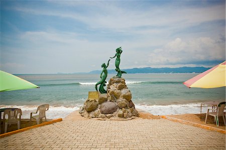 pictures of holiday nature resorts - mermaid scupture at beach in barra de navidad, jalisco, mexico Foto de stock - Sin royalties Premium, Código: 673-03826284