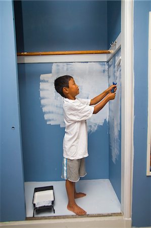 repair paint - boy painting wall in closet Stock Photo - Premium Royalty-Free, Code: 673-03826315