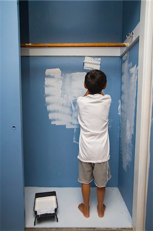 painted wall - boy painting wall in closet Stock Photo - Premium Royalty-Free, Code: 673-03826317