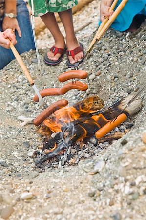 fire (things burning controlled) - hot dogs roasting over beach fire Stock Photo - Premium Royalty-Free, Code: 673-03826323