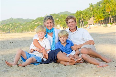 portrait of family on beach Stock Photo - Premium Royalty-Free, Code: 673-03826425