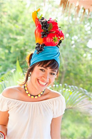 simsearch:673-03826452,k - young woman wearing fruit hat Foto de stock - Sin royalties Premium, Código: 673-03826450