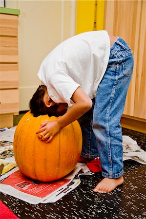 silly - boy carving jack o'lantern Stock Photo - Premium Royalty-Free, Code: 673-03826548