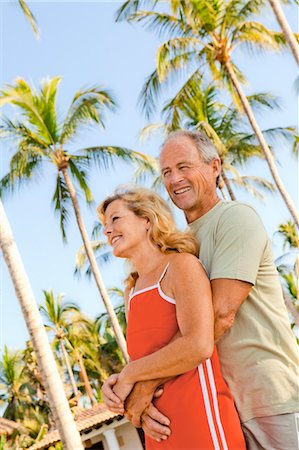 simsearch:673-03405839,k - Middle couple âgé avec des palmiers Photographie de stock - Premium Libres de Droits, Code: 673-03826565
