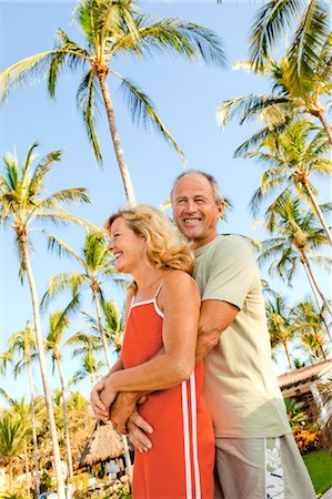 simsearch:673-03405839,k - Middle couple âgé avec des palmiers Photographie de stock - Premium Libres de Droits, Code: 673-03826568