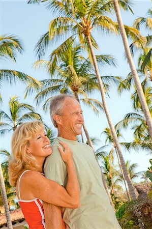 simsearch:673-03405839,k - Middle couple âgé avec des palmiers Photographie de stock - Premium Libres de Droits, Code: 673-03826570