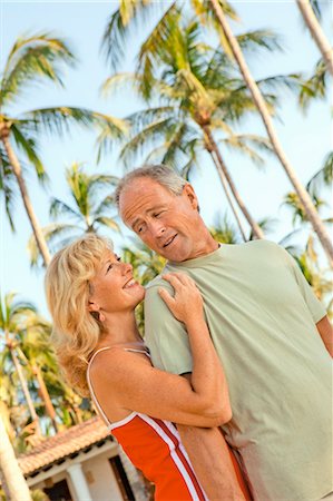 simsearch:673-06964762,k - middle aged couple with palm trees Fotografie stock - Premium Royalty-Free, Codice: 673-03826571