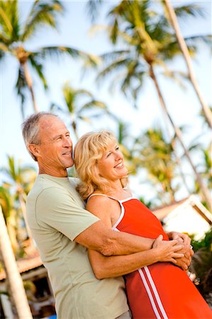 simsearch:673-03405839,k - Middle couple âgé avec des palmiers Photographie de stock - Premium Libres de Droits, Code: 673-03826572