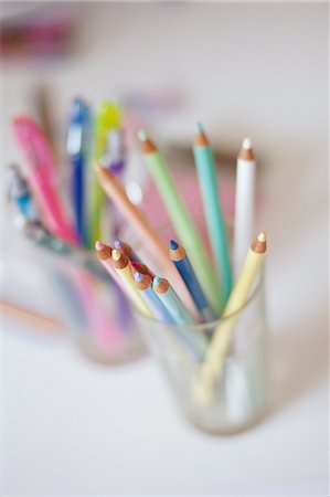 schreibtischablage - Colored pencils Foto de stock - Sin royalties Premium, Código: 685-02936684