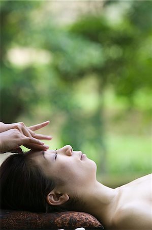 simsearch:685-02937230,k - Young woman having head massage Stock Photo - Premium Royalty-Free, Code: 685-02937269