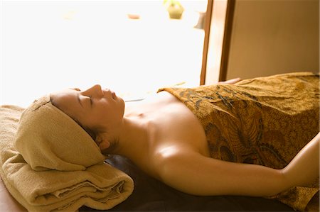 simsearch:685-02937281,k - Young woman lying down on massage table Stock Photo - Premium Royalty-Free, Code: 685-02937274