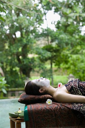 simsearch:685-02937281,k - Young woman lying down on massage table Stock Photo - Premium Royalty-Free, Code: 685-02937271