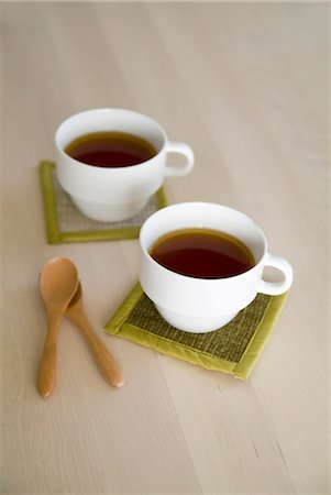 Two cups of tea Stock Photo - Premium Royalty-Free, Code: 685-02938318