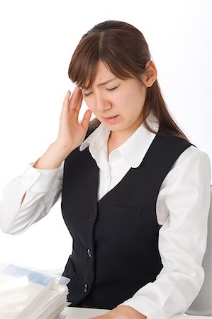 simsearch:685-02938515,k - A young woman suffering from headache Foto de stock - Royalty Free Premium, Número: 685-02938551