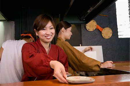 simsearch:685-02938871,k - Young women working in restaurant kitchen Foto de stock - Sin royalties Premium, Código: 685-02938862