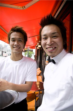 simsearch:685-02938871,k - Two waiters standing in front of coffee shop Foto de stock - Sin royalties Premium, Código: 685-02938936